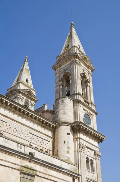 Ss. コスマ e ・ ダミアーノ教会。アルベロベッロ。プーリア. — ストック写真