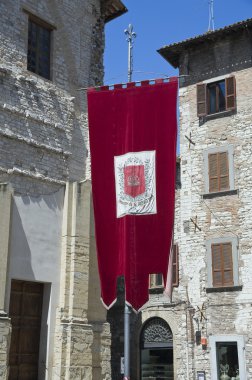 Kırmızı örtü. Gubbio. Umbria.