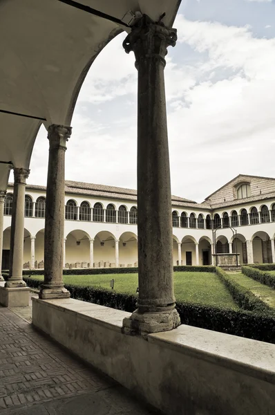 Klooster van st. domenico kerk. Perugia. Umbrië. — Stockfoto