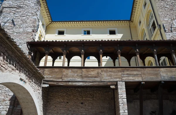 Drewniane złożyć. Pałac Urbani. Spello. Umbria. — Zdjęcie stockowe