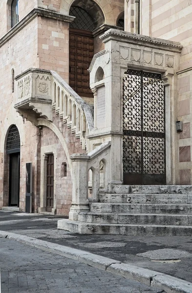 Palác kánonů schodiště. Foligno. Umbrie. — Stock fotografie