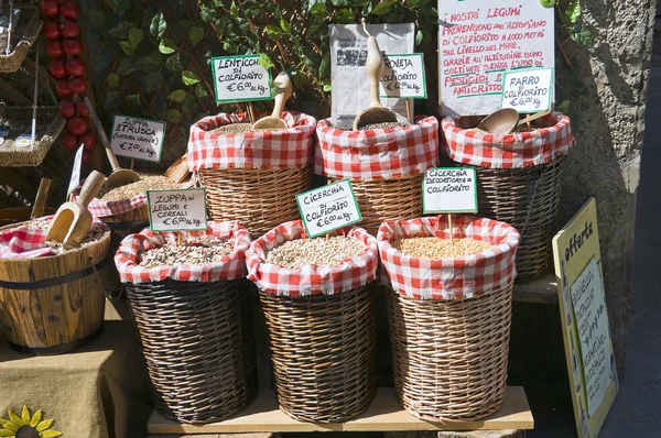 Wicker baskets of legumes. — Stock Photo, Image