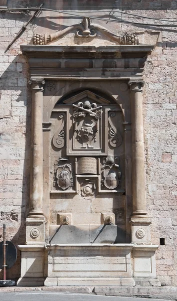 Historic fountain. Spello. Umbria. — Stock Photo, Image