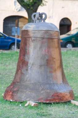 Bronz kilise çanı.