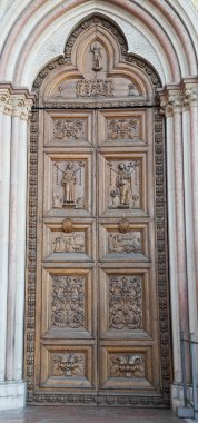 ahşap portal. Aziz francesco Bazilikası. Assisi. Umbria.