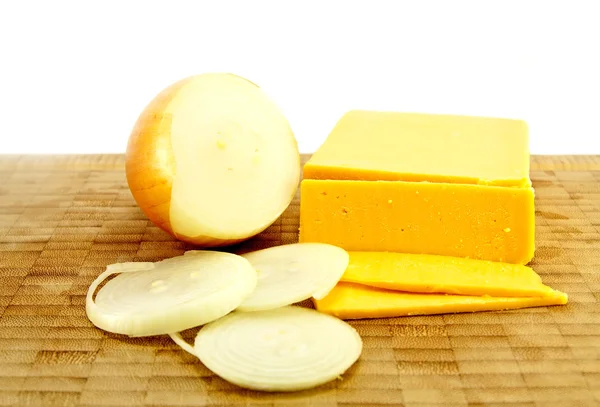 Сыр и лук — стоковое фото