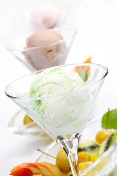 背の高いグラスのアイスクリーム — ストック写真