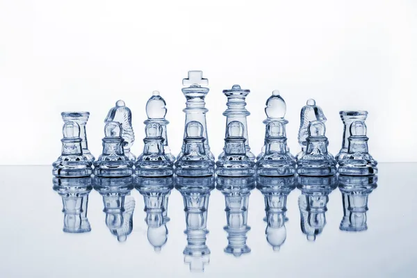 Glas schackpjäser (tonas i blått) — Stockfoto