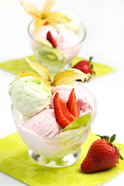 Zmrzlina s ovocem — Stock fotografie