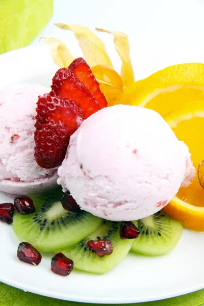 Морозиво з фруктами Стокове Зображення