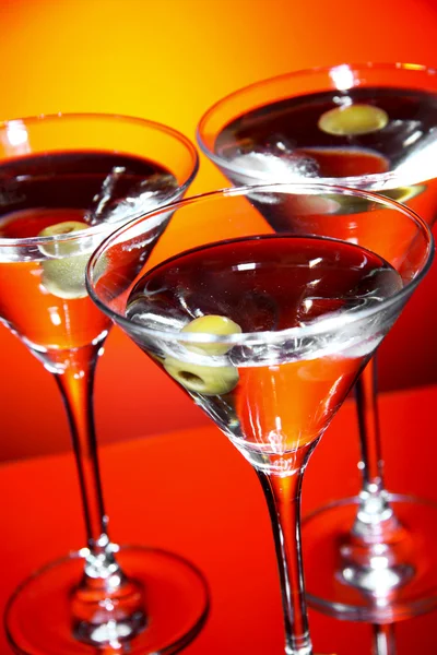 Vidro Martini com azeitona dentro — Fotografia de Stock