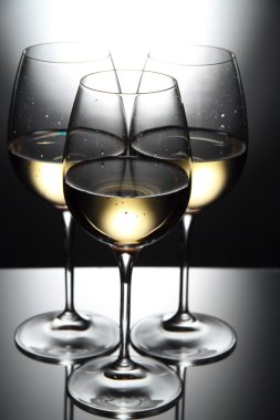 Beyaz şarap bardakları