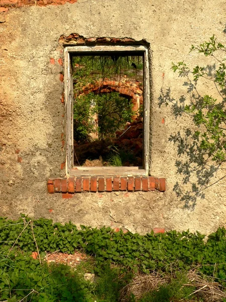 Vervallen oude huis — Stockfoto
