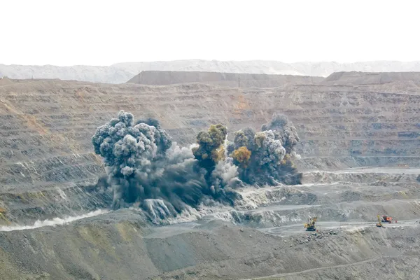 Explosão em pedreira de mineração a céu aberto Imagens Royalty-Free