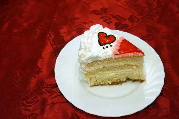 Alla hjärtans dag tårta med gelé röda hjärtan kapade — Stockfoto