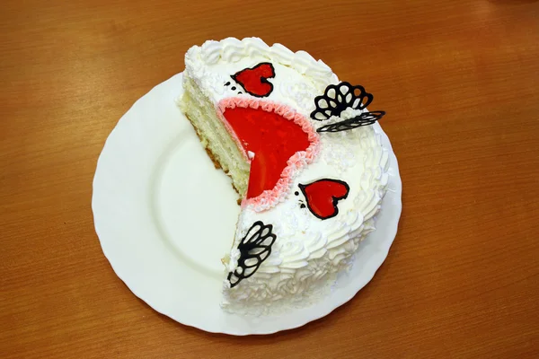 Gâteau Saint-Valentin avec gelée Coeurs rouges coupés — Photo