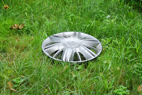 stock image View of lost hubcap on the grass