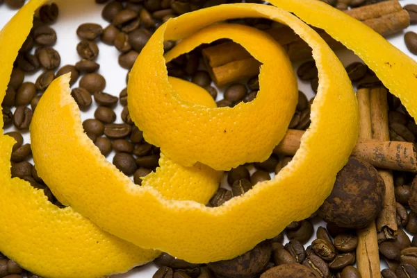 Yellow peel in coffee beans — Stock Photo, Image
