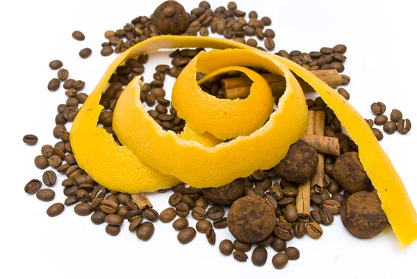 Cáscara de cítricos granos de café canela — Foto de Stock