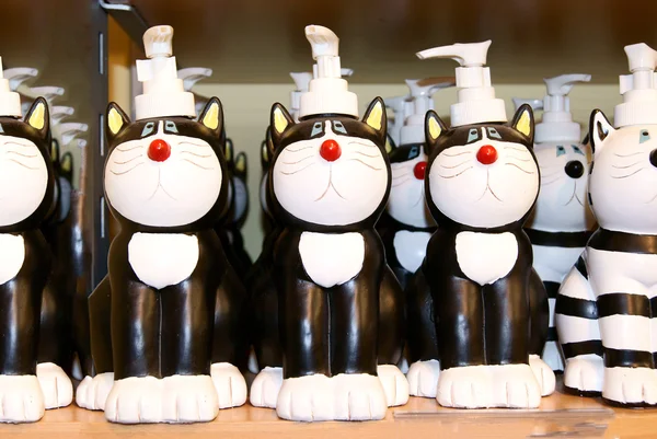 Sabun için siyah-beyaz erkek kedi kapasitesi — Stok fotoğraf