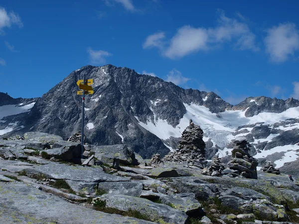 Mejora de las cumbres de montaña — Foto de Stock
