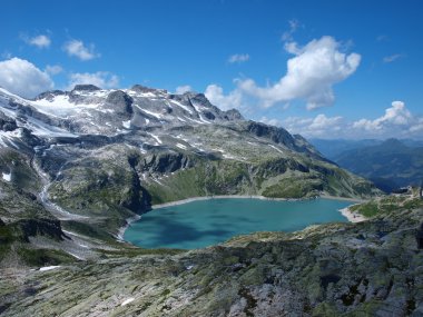 Alpler'deki dağ gölü weissee