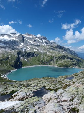 Alpler'deki dağ gölü weissee