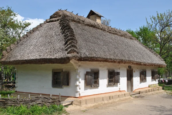 Vecchia casa tradizionale ucraina — Foto Stock