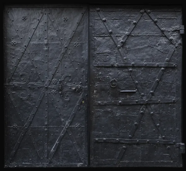 Schwarze eiserne gotische Türen — Stockfoto