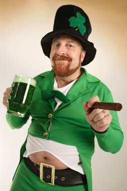 Leprechaun drinking green beer clipart