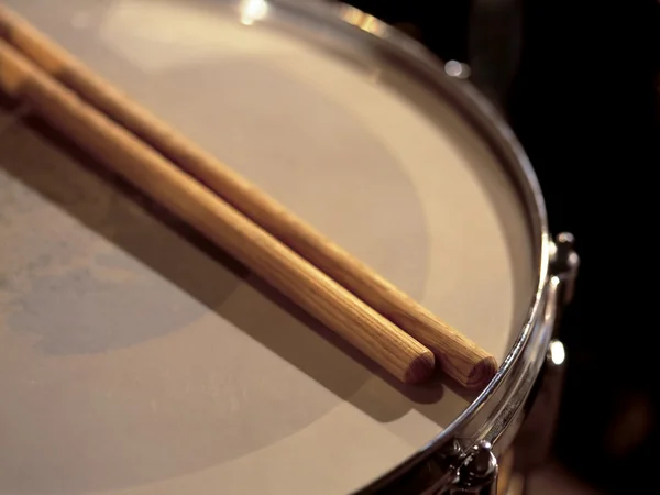 Armadilha tambor entre conjuntos — Fotografia de Stock