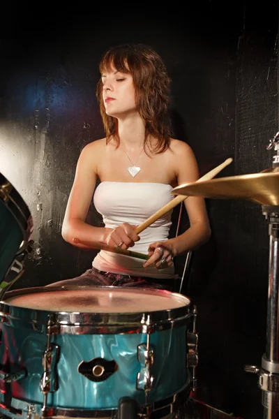 Kobieta perkusista — Zdjęcie stockowe