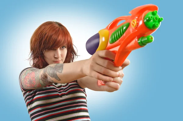 Pretty girl with squirt gun — Stock Photo, Image