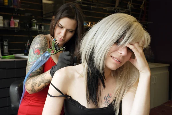 Získání tetování ramene — Stock fotografie