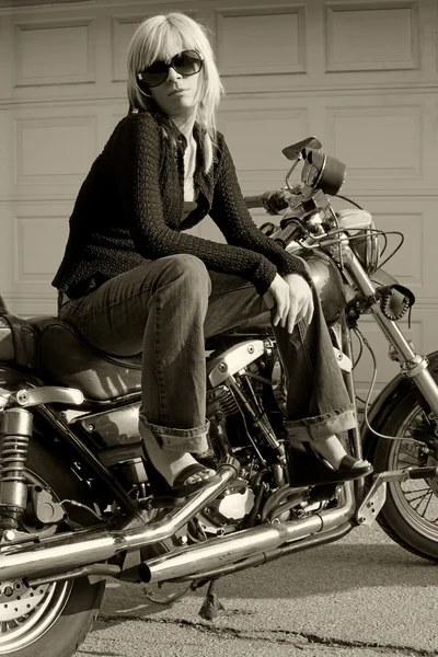 Motorfiets meisje — Stockfoto