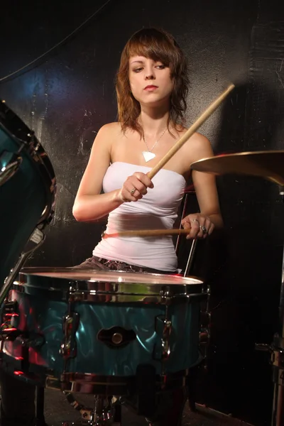 Female playing drums — Stock Photo, Image