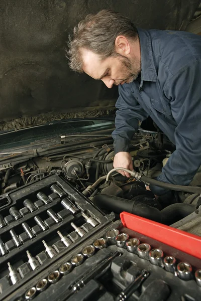 Механический ремонт двигателя — стоковое фото