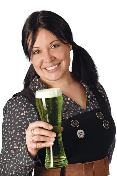 Sirviendo la cerveza verde — Foto de Stock