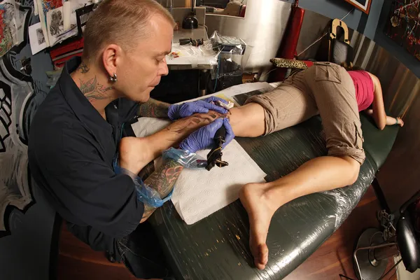 Tatuador. — Fotografia de Stock