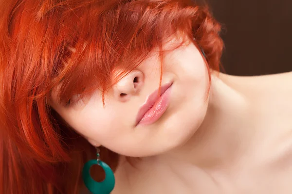 Beauttiful žena s červenými vlasy — Stock fotografie
