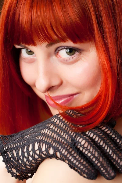 Kızıl saçlı güzel bir kadın. — Stok fotoğraf