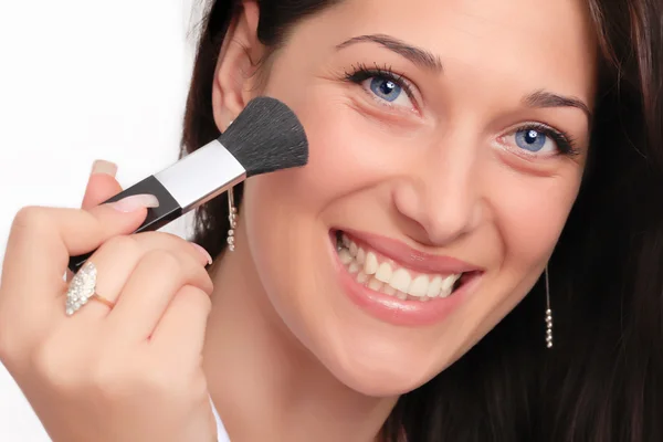 Beautiful brunette woman doing makeup — Stock Photo, Image