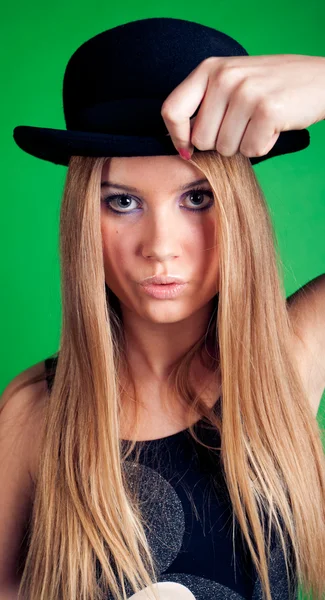 Giovani donne con cappello — Foto Stock
