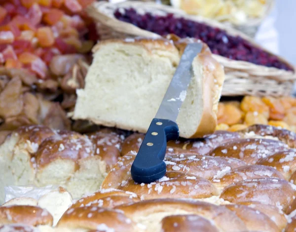 Bread and Knife — Stock Photo, Image