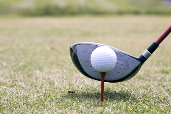 Golf řidič a míček — Stock fotografie
