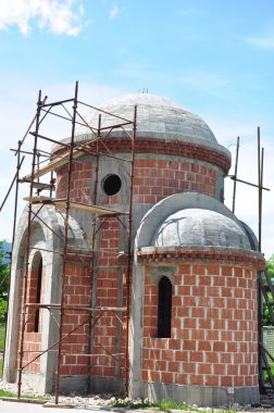 blus gökyüzünün arka planlı kilise