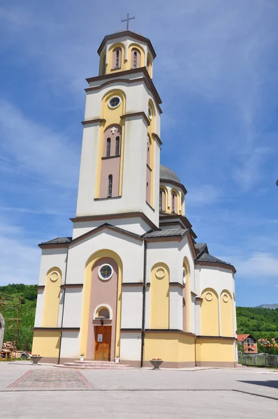 blus gökyüzünün arka planlı kilise