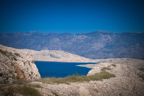 güzel Körfezi ve dağların Panoraması