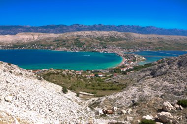 güzel Körfezi ve dağların Panoraması