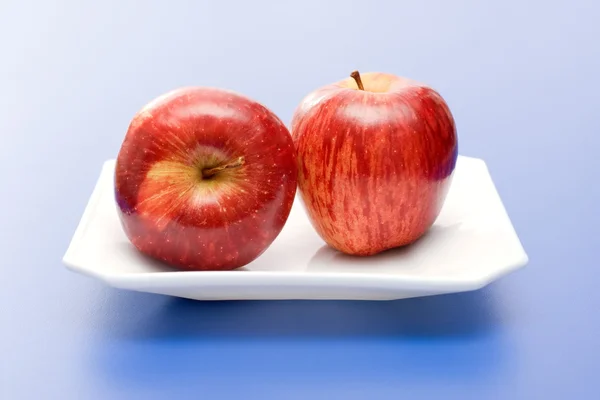 Pommes en assiette blanche — Photo